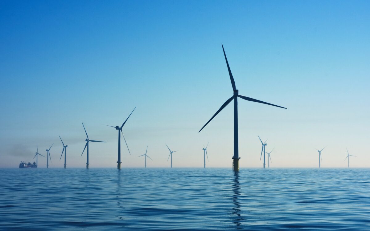 The Evolution of Wind Turbines From Early Models to Modern Advancements_turbinesinfo