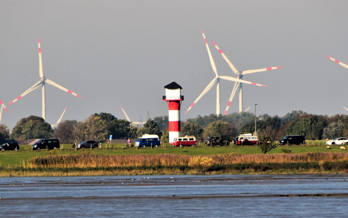 The Challenges Facing the Wind Power Industry: Regulatory Hurdles and Public Perceptions_turbinesinfo