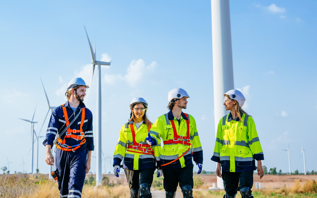 When Wind Turbine Blades Get Old: Recycling Challenges and a Sustainable Future | turbinesinfo.com